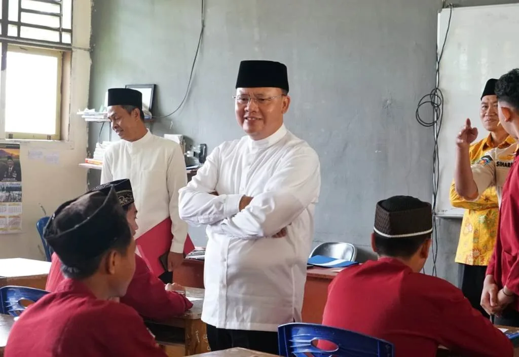 Berikan Motivasi, Rohidin Mersyah Apresiasi Capaian SMAN 4 Rejang Lebong