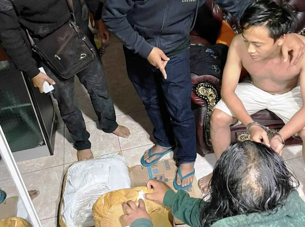 Bongkar Jaringan Petasan, Polresta Blitar Amankan 77 Kg Bahan Baku dan Tiga Tersangka