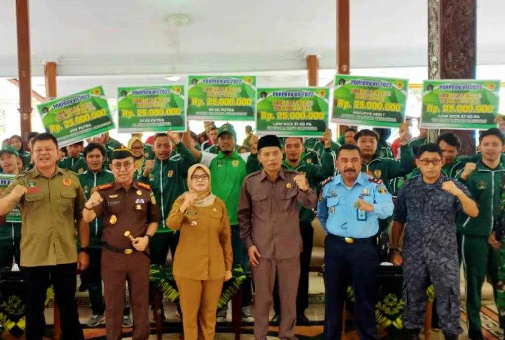Bupati Blitar Beri Bonus Atlet Peraih Medali Porprov Jatim 2022