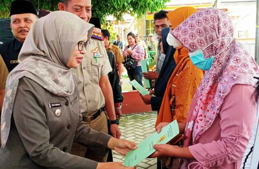 Bupati Blitar Serahkan Sertifikat Redis Kepada 323 Warga Sidodadi