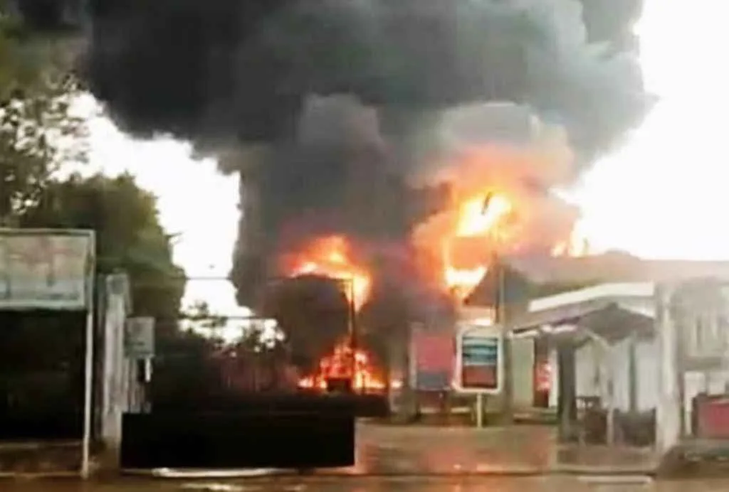Disambar Petir, Tangki Minyak Mentah PT Pertamina Gas Banyuasin Meledak dan Terbakar