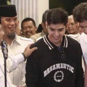Dua Anak Ahmad Dhani Resmi Gabung Partai Gerindaria, Prabowo: Mereka Masa Depan Kita Dua Anak Ahmad Dhani Resmi Gabung Partai Gerindra, Prabowo: Mereka Masa Depan Kita