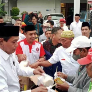 Forum LPMK Kota Blitar Bagikan 1500 Takjil Gratis
