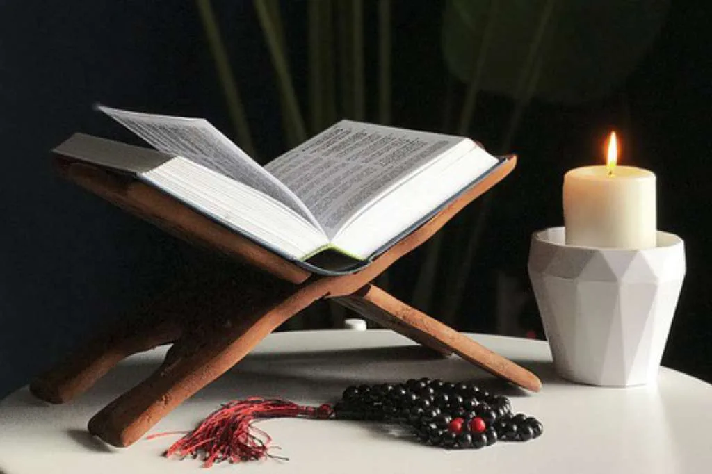 Keajaiban Membaca Alquran: Manfaat Spiritual dan Fisiknya yang Menakjubkan Pesan Toleransi dalam Islam dari Surah Al-Baqarah 256 Delapan Perintah Allah dalam Surat Al-Baqarah Ayat 83 untuk Umat Manusia