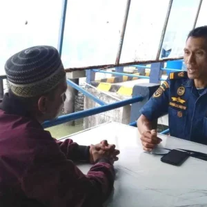 Kepala Pos Pelabuhan Tanjung Gelam Imbau Para Penumpang Utamakan Keselamatan Kepala Pos Pelabuhan Tanjung Gelam Imbau Para Penumpang Utamakan Keselamatan