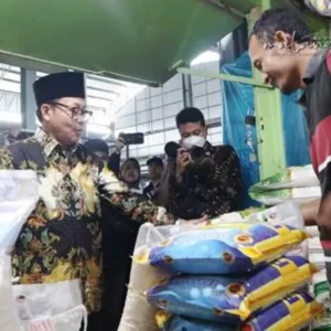 Kunjungi Pasar Bunul, Wali Kota Malang Pastikan Stok Bahan Pangan Aman Jelang Lebaran
