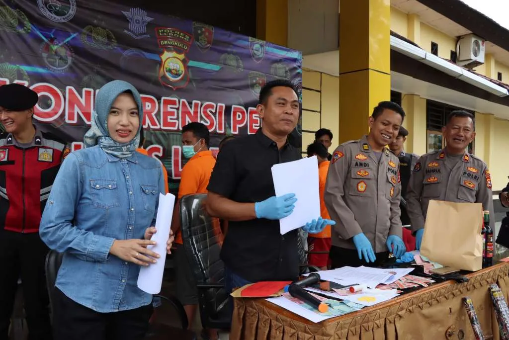Lewat Facebook, Dua Mahasiswa Lebong Edarkan Samcodin