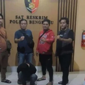 Mahasiswa Ini Tampar dan Pukuli Pacarnya Berulang Kali, Hingga Berujung Jeruji Mahasiswa Ini Tampar dan Pukuli Pacarnya Berulang Kali, Hingga Berujung Jeruji
