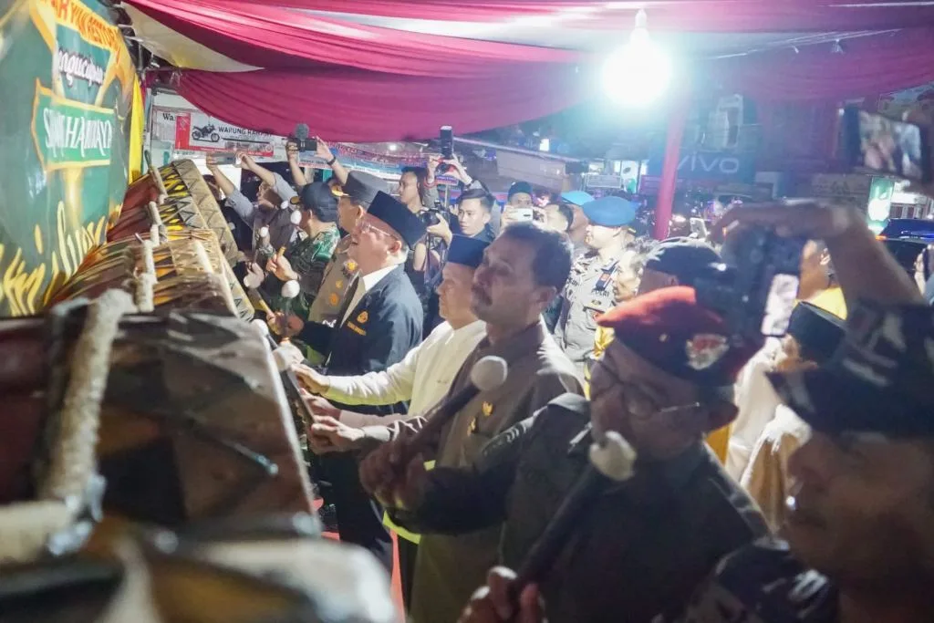 Malam Takbiran, Gubernur Rohidin "Nokok Dhol" Bersama Kapolda dan Rombongan