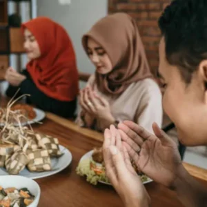 Mengenal Lebih Dekat Tradisi dan Makna Idul Fitri di Indonesia Mengenal Lebih Dekat Tradisi dan Makna Idul Fitri di Indonesia