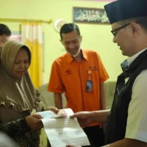 Pemkot Batu Salurkan Bantuan Dana dan Sembako dari Kemensos Pemkot Batu Salurkan Bantuan Dana dan Sembako dari Kemensos