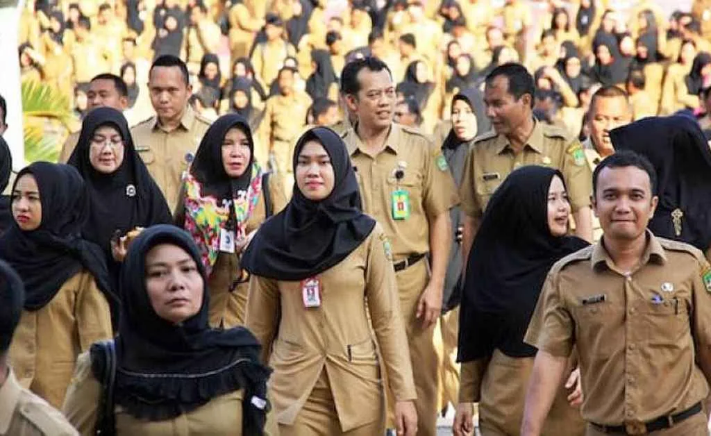 Presiden Jokowi Terbitkan Peraturan Baru, ASN Unit Kerja ini Masuk Hari Sabtu Presiden Jokowi Resmi Naikkan Gaji Pokok PNS dan PPPK, Ini Rinciannya Fokus pada Kesejahteraan Pegawai Fungsional, Gaji PNS Akan Naik pada 2025 Tahun 2025, Pemerintah Alokasikan 297,71 Triliun untuk Gaji PNS 