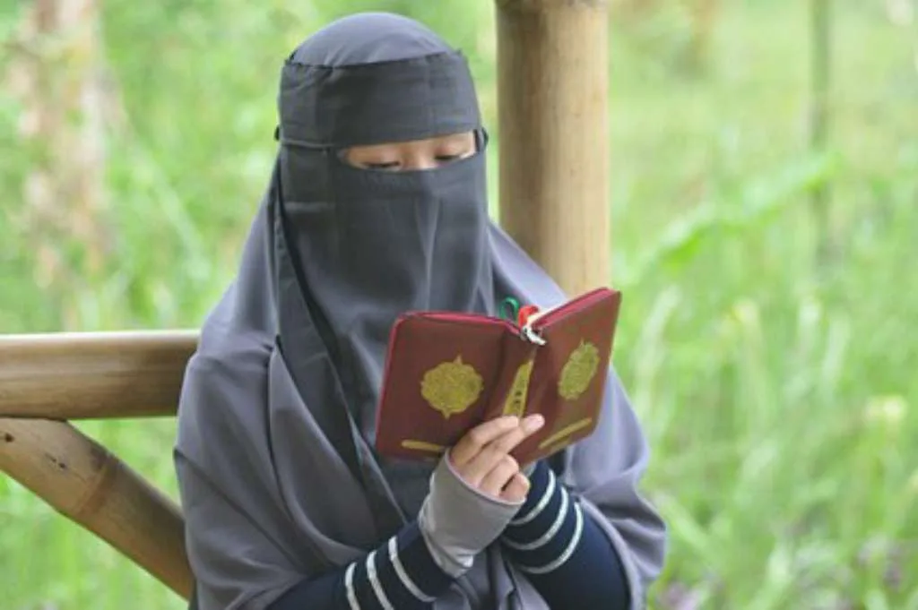 Sejarah Asal Usul Penggunaan Cadar