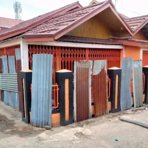 Sengketa Rumah Memanas, Ahli Waris Segel Rumah Pakai Seng