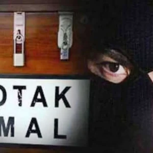 Terlalu Asik Main Hp, Kotak Amal Digondol Maling Terlalu Asik Main Hp, Kotak Amal Digondol Maling