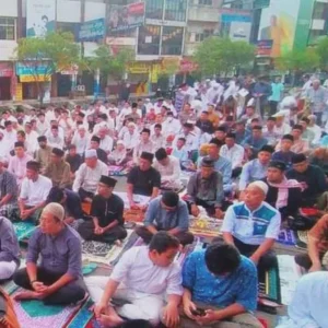Tetapkan Idul Fitri Pada Hari Jumat, Jamaah Muhammadiyah Padati Kawasan Soeprapto Tetapkan Idul Fitri Pada Hari Jumat, Jamaah Muhammadiyah Padati Kawasan Soeprato