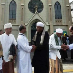 Toleransi Beragama di Kota Malang, Pendeta dan Suster Turut Fasilitasi Jamaah Salat Ied