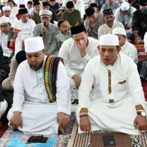 Wali Kota Bengkulu dan Wakil Salat Idulfitri di Masjid Kota Merah Putih