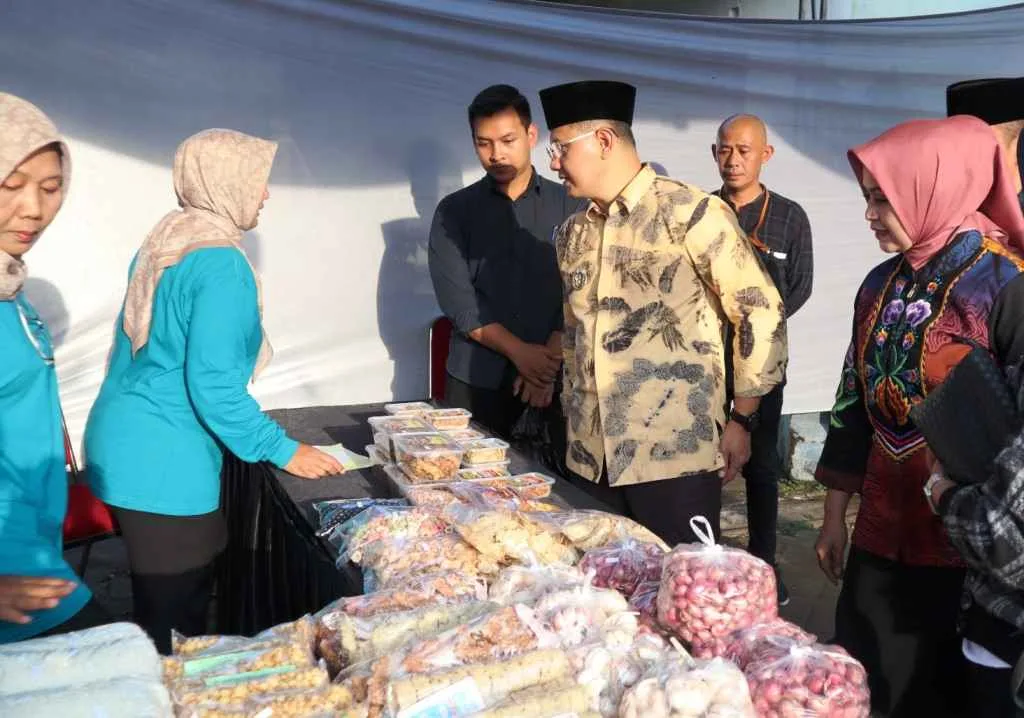 Warga Serbu ‘Pasar Murah Ramadan’ Diskumperindag Kota Batu di Kelurahan Dadaprejo