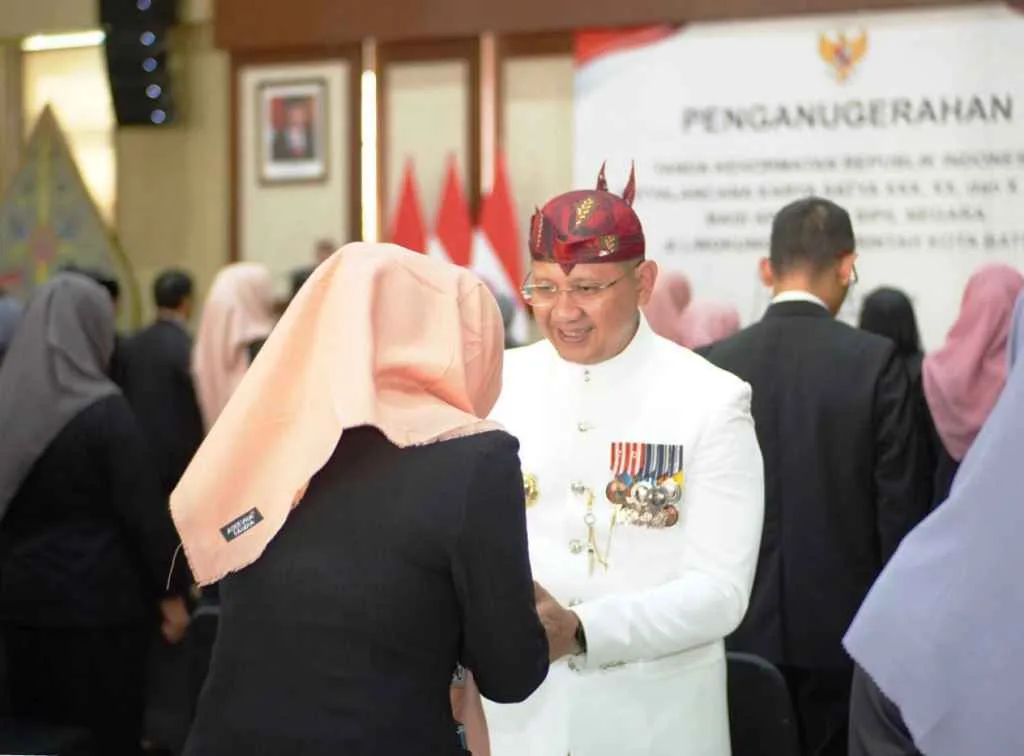 88 Guru di Kota Batu Terima Penghargaan Satyalancana Karya Satya Saat Hardiknas