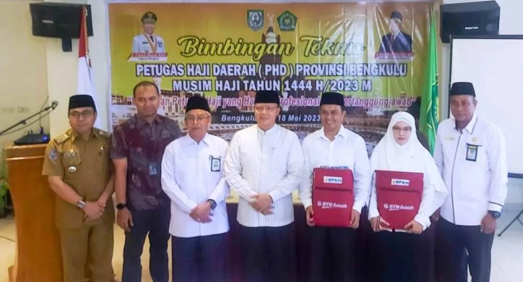 Banyak Jamaah Lansia, Gubernur Rohidin Pesankan Petugas PHD Bekerja Profesional