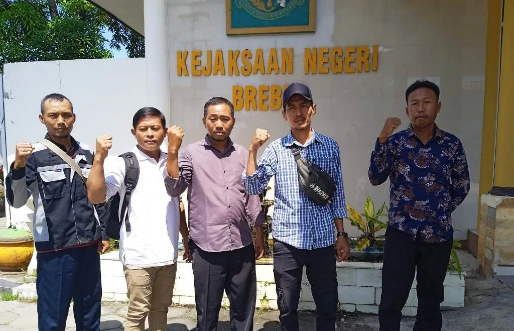 Datangi Kejari Brebes, Forum Masyarakat Peduli Desa Songgom Pertanyakan Perkembangan Laporan