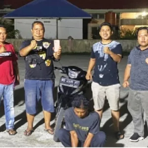 Diduga Mencuri HP, Penjaga Komplek ini Diringkus Polisi Diduga Mencuri HP, Penjaga Komplek ini Diringkus Polisi