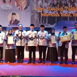 Gubernur Rohidin Apresiasi Langkah Yang Diambil PGRI Gubernur Rohidin Apresiasi Langkah Yang Diambil PGRI