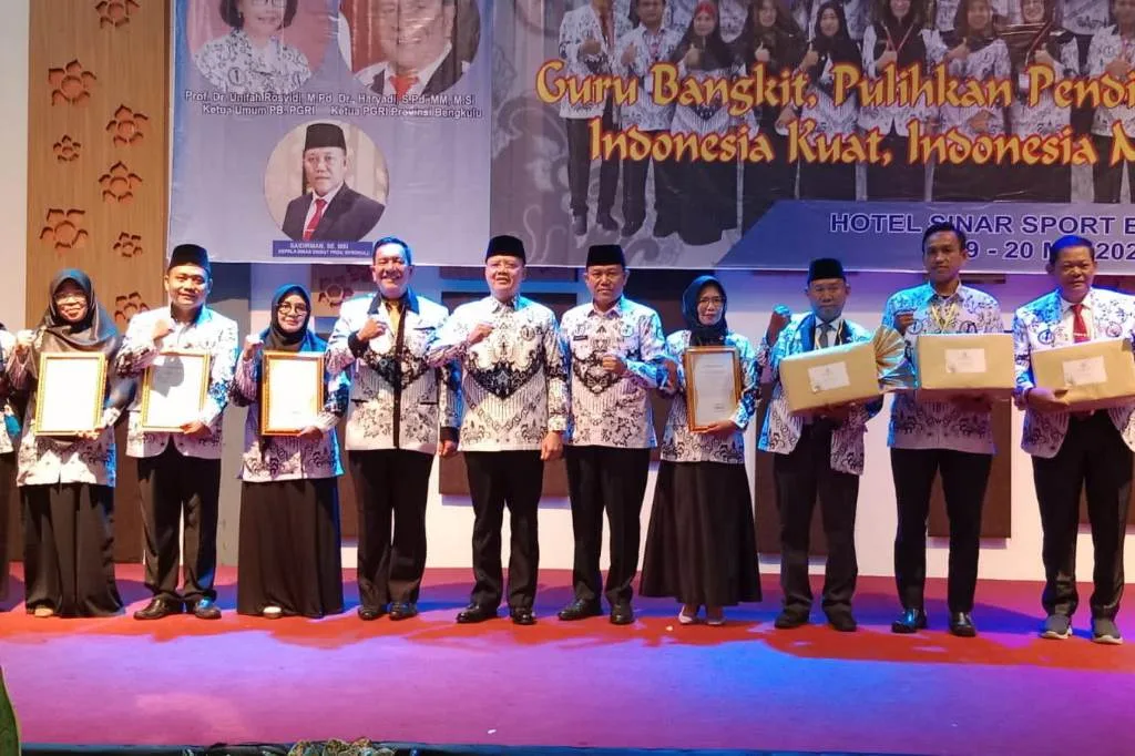 Gubernur Rohidin Apresiasi Langkah Yang Diambil PGRI