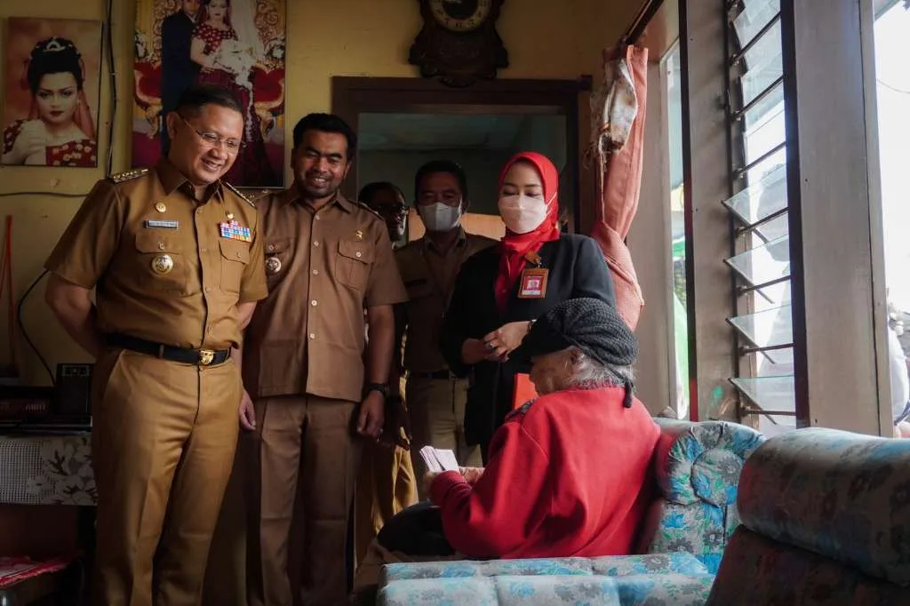Kendalikan Inflasi Daerah, Dinsos Kota Batu Salurkan BLT Inflasi Tahap II 
