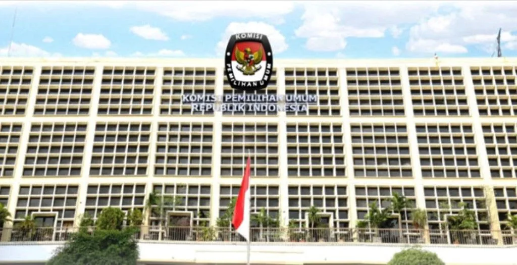 Ketua DPRD Benteng Sebut Keputusan KPU RI Soal Kursi Dapil Sangat Merugikan KPU Selidiki Kasus Pemilih Meninggal yang Tetap Terdaftar dalam DPT KPU RI Minta MK Tolak Tambahan Bukti Perkara PHPU Pilpres 2024 KPU RI: Hasil Resmi Pilkada Serentak 2024 Akan Diumumkan 15 Desember