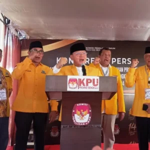 Pakai Mobil Listrik, Rohidin Mersyah Antarkan Nama Bacaleg Golkar Provinsi Bengkulu Golkar Provinsi Bengkulu