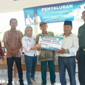 Pemdes Bukit Nibung Bagikan BLT-DD Kepada 22 KPM