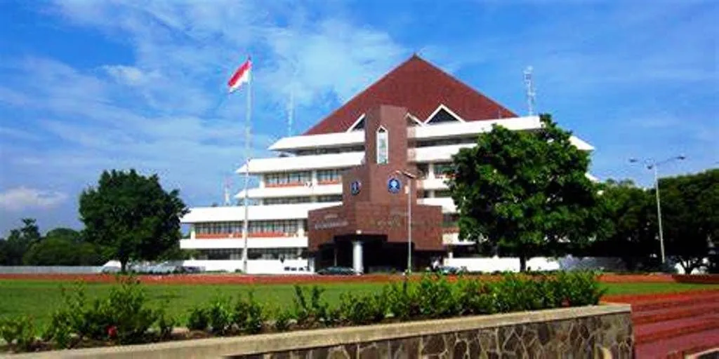 Perguruan Tinggi Bukan Pabrik Buruh