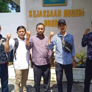 Pertanyakan Kelanjutan Kasus Dugaan Penyalahgunaan Anggaran Desa, Warga Songgom Datangi Kejaksaan