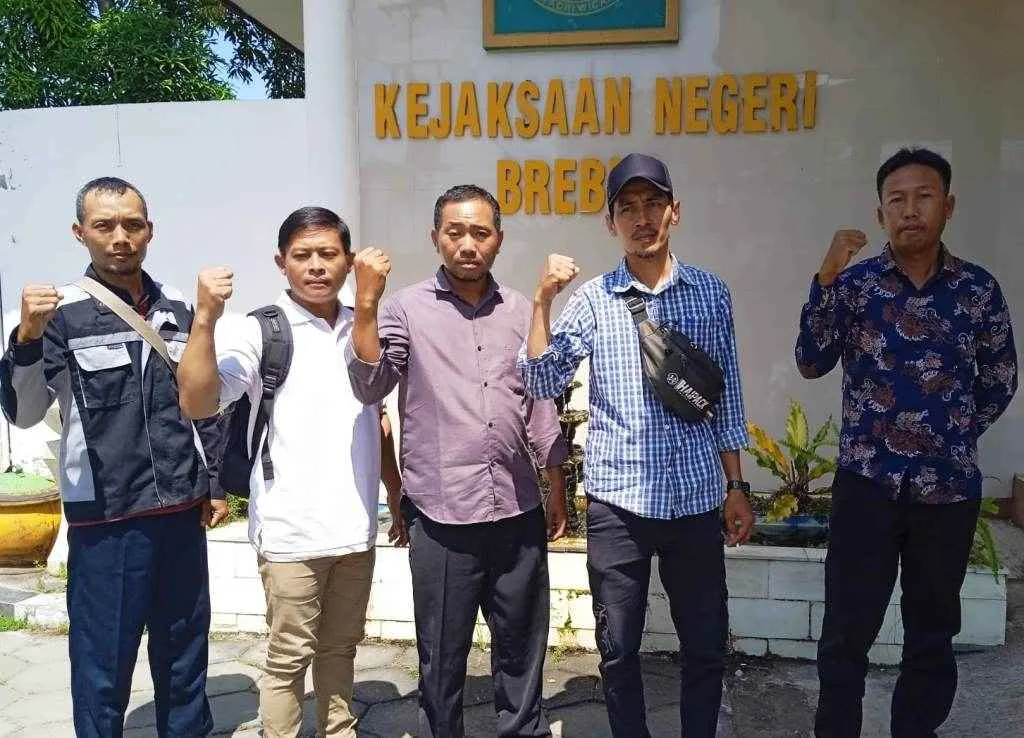 Pertanyakan Kelanjutan Kasus Dugaan Penyalahgunaan Anggaran Desa, Warga Songgom Datangi Kejaksaan