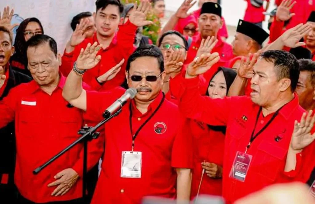 Serahkan Daftar Bacaleg Ke KPUD, PDIP Targetkan Menang Spektakuler