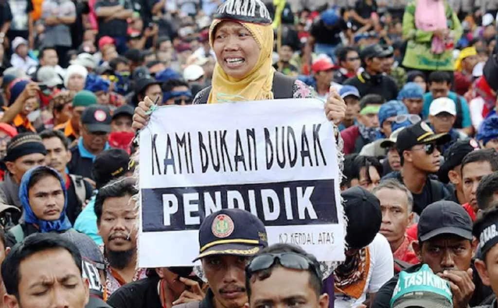 Teruntuk Guru Honorer: Selamat Hari Pendidikan, Gaji Kaki Lima Tuntutan Bintang Lima