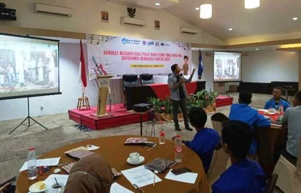 50 Siswa SMA Sederajat di Bengkulu Ikuti Bengkel Musikalisasi Puisi