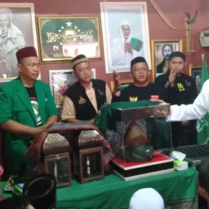 Bawa Jejak-jejak Peninggalan Nabi, Rombongan Artefak Tiba di Brebes