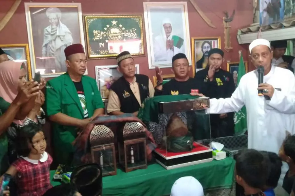 Bawa Jejak-jejak Peninggalan Nabi, Rombongan Artefak Tiba di Brebes