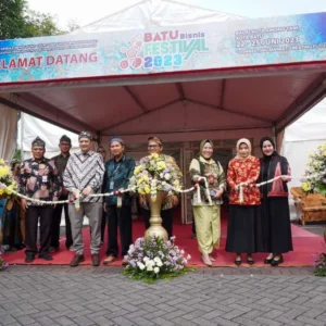 Festival Bisnis Batu 2023: Menghubungkan Pasar, Menciptakan Masa Depan Festival Bisnis Batu 2023: Menghubungkan Pasar, Menciptakan Masa Depan