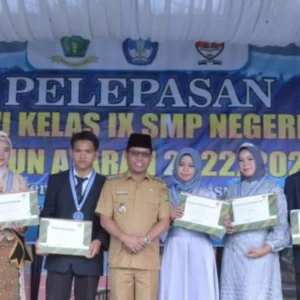 Hadiri Pelepasan SMPN 8, Bupati Lebong Beri Dukungan Para Murid Lanjutkan Pendidikan