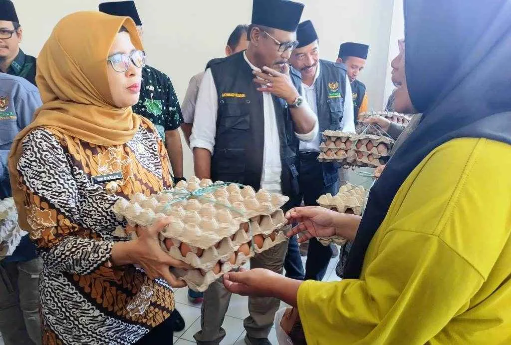 Hadiri Pentasyarufan Baznas, Bupati Blitar Salurkan Bantuan Penambahan Gizi Bagi Anak Stunting