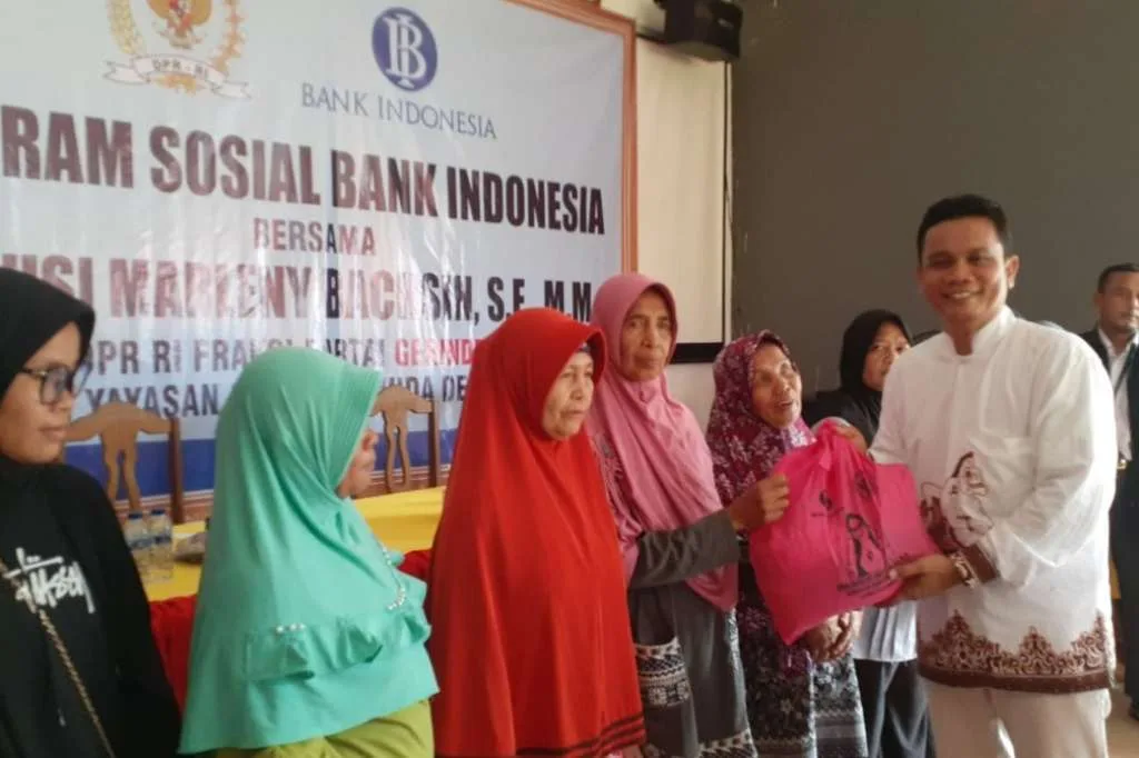 Jelang Idul Adha, DPRD Provinsi Bengkulu Bagikan Bantuan Sembako