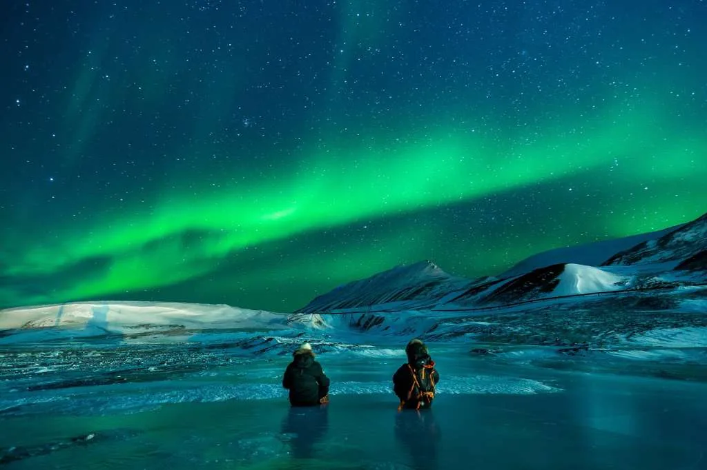 Mengungkap Misteri Aurora: Menjelajahi Ilmu di Balik Fenomena yang Memesona