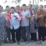 Kades Slatri Resmikan Jalan Usaha Tani dan Penanaman Pohon Tabe Buya