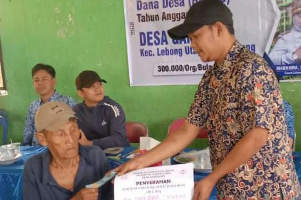 Pemdes Gadung Bagikan BLT-DD Tahap Pertama, Sekdes: Dahulukan Keperluan Pokok