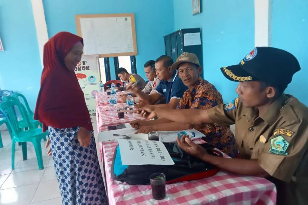 Pemdes Tik Jeniak Bagikan BLT-DD 46 KPM