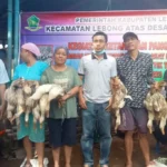 Pemdes Tik Tebing Bagikan 20 Persen Ketahanan Pangan Berupa Unggas